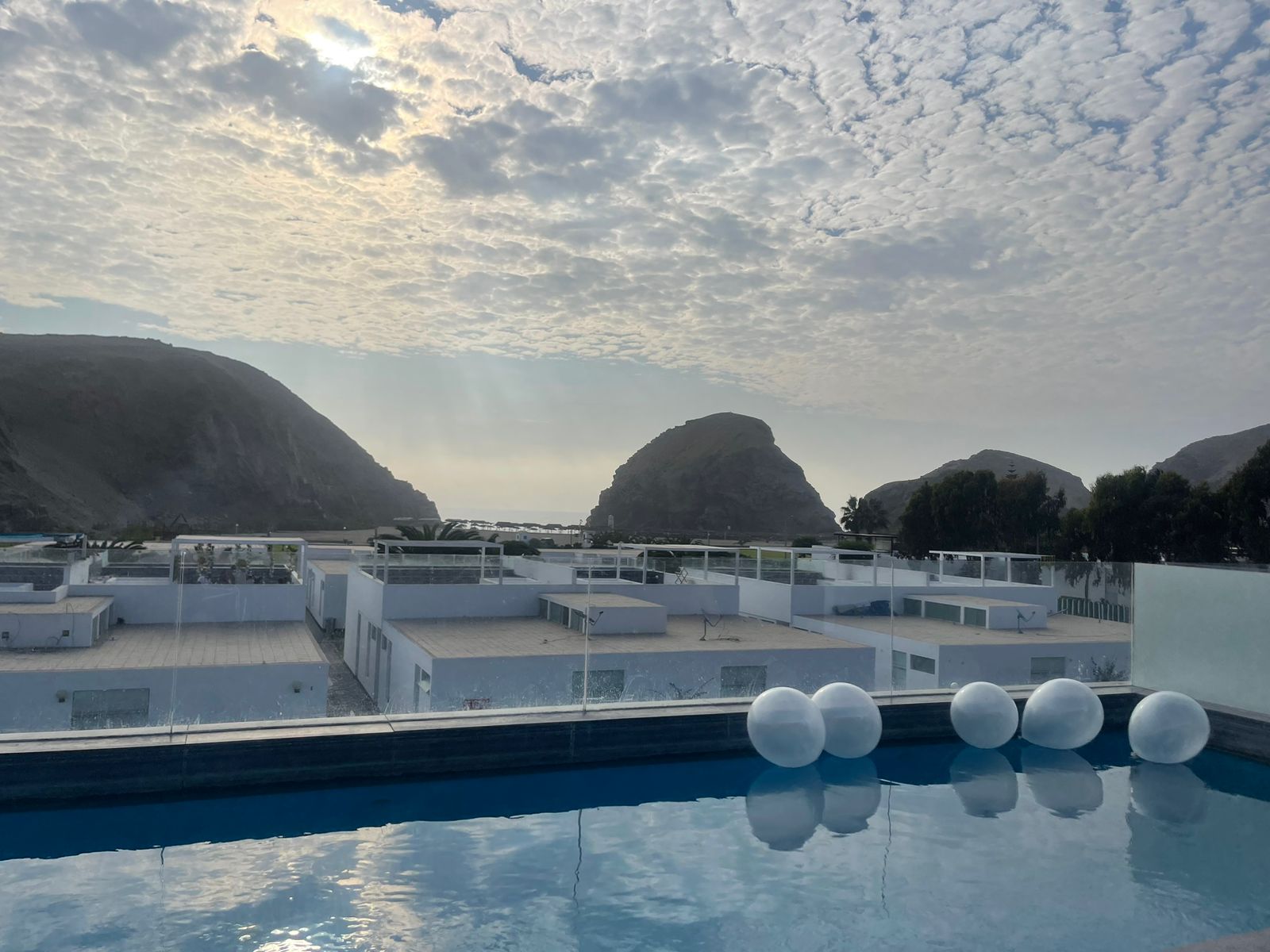 Dpto con piscina, acceso al mar