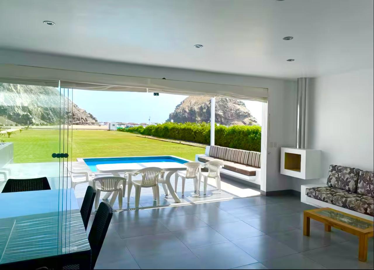 Casa frente al mar con piscina